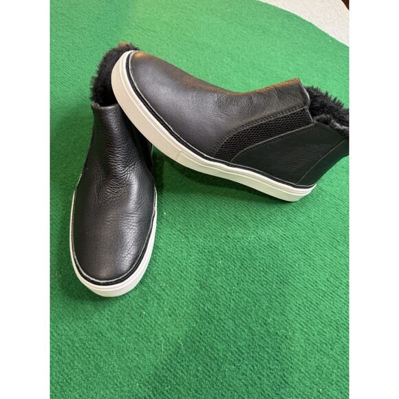 Toms Women's Paxton Black Leather Faux Fur Sneaker size 9 - Picture 2 of 5